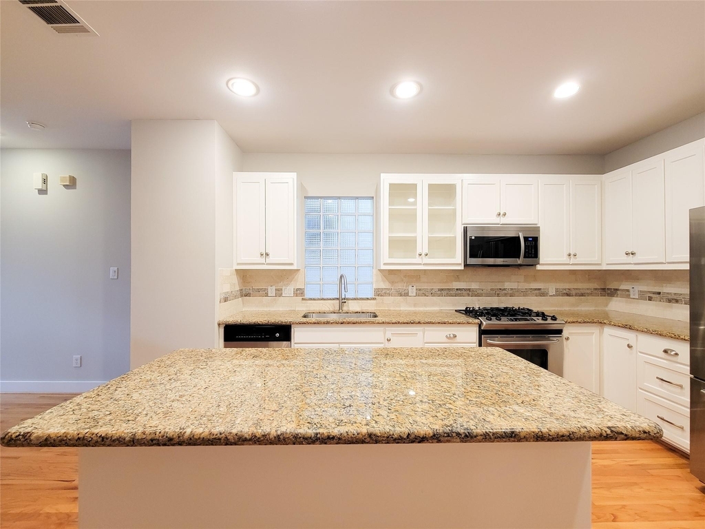 411 West 26th Street - Photo 3