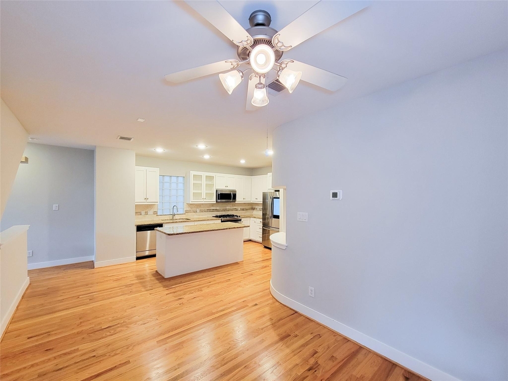 411 West 26th Street - Photo 9