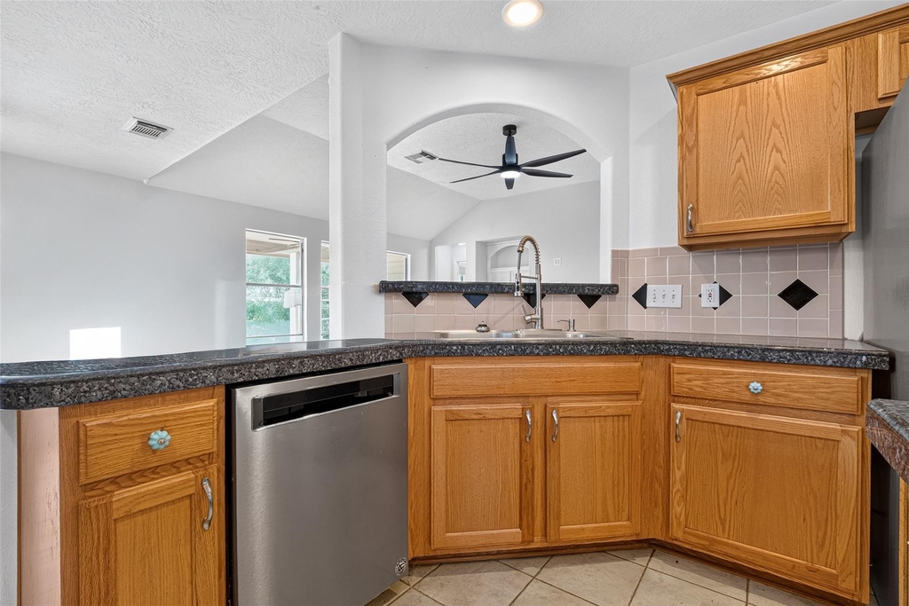 2127 Hannover Way - Photo 18