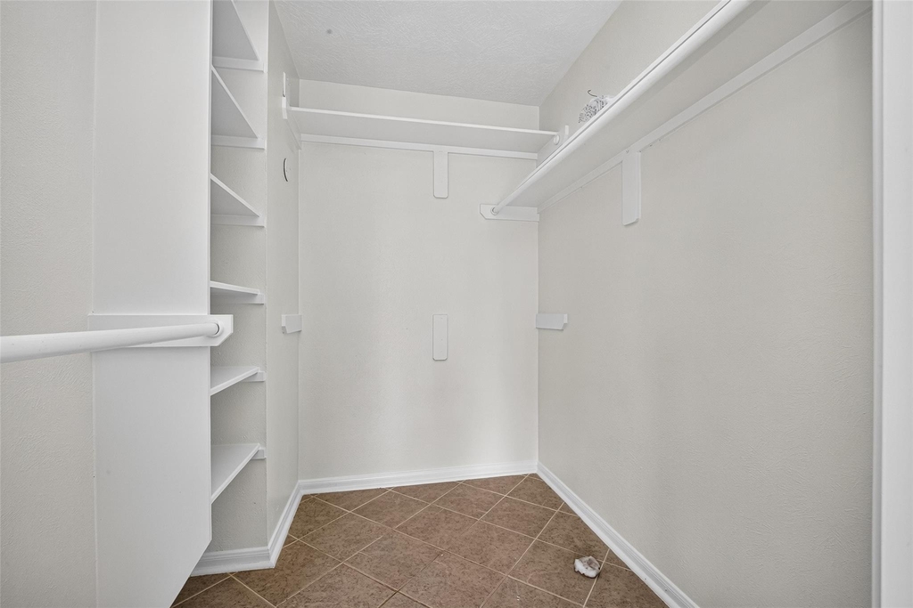 2127 Hannover Way - Photo 36