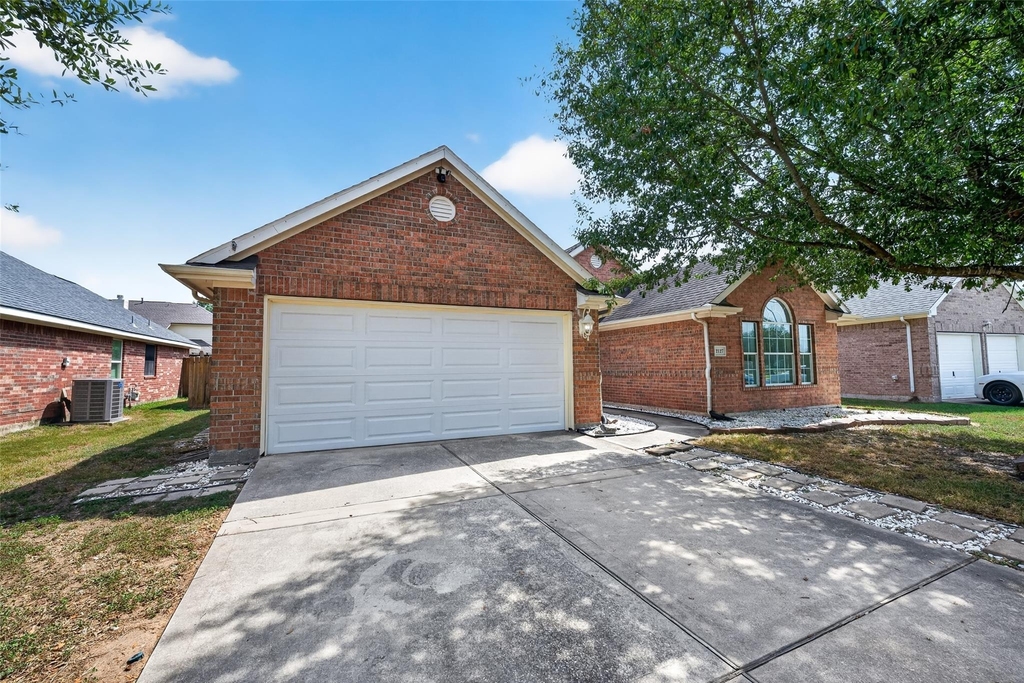 2127 Hannover Way - Photo 2