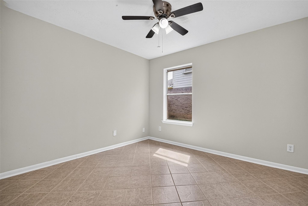 2127 Hannover Way - Photo 26