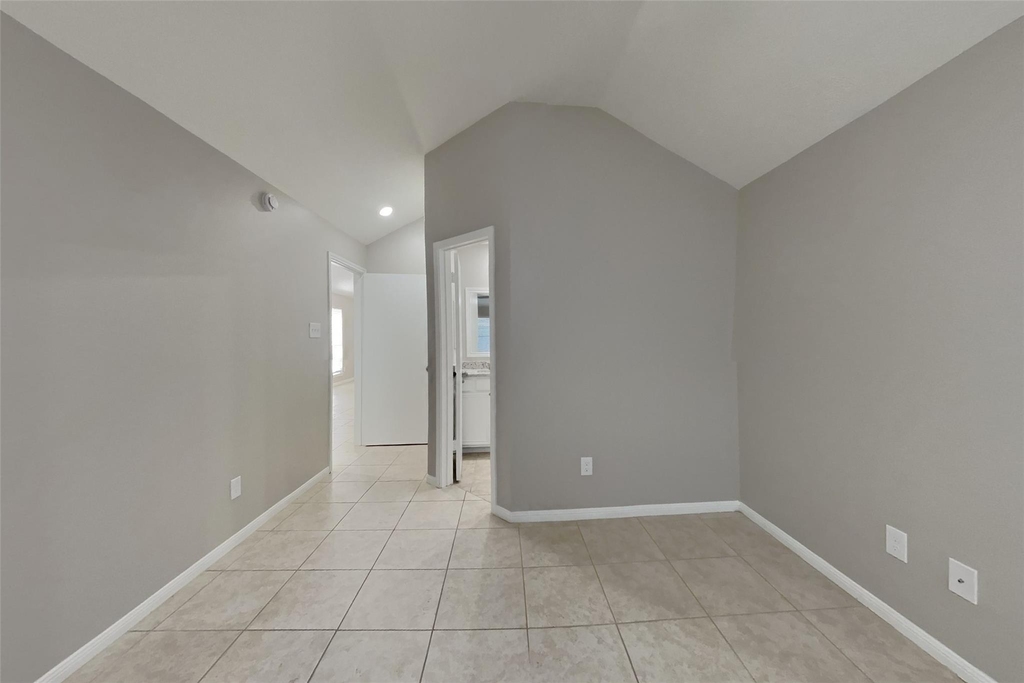 17402 Eastwood Circle - Photo 7