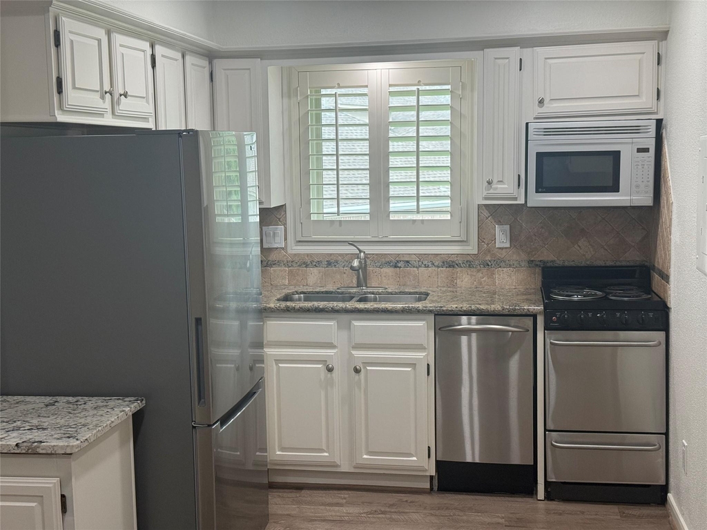 1311 Antoine Drive - Photo 15