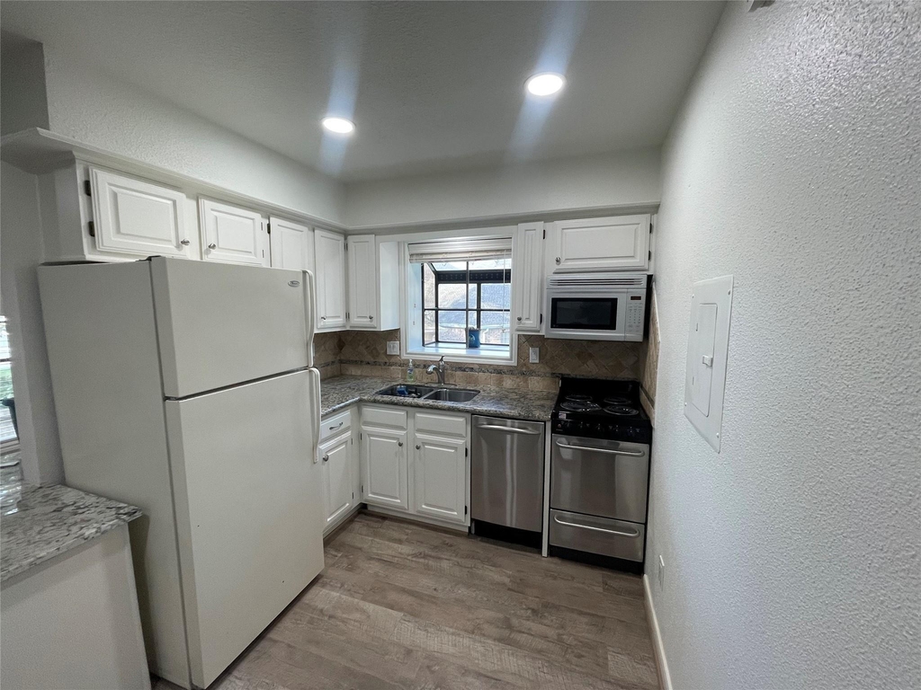 1311 Antoine Drive - Photo 5