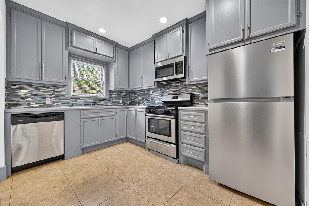 1929 Hawthorne Street - Photo 15