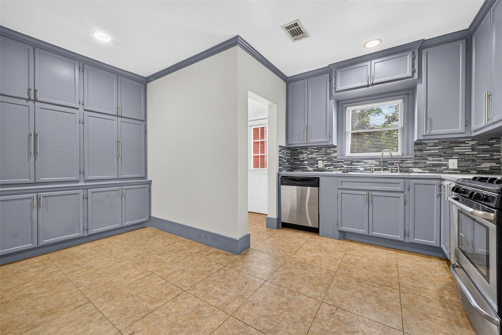 1929 Hawthorne Street - Photo 16