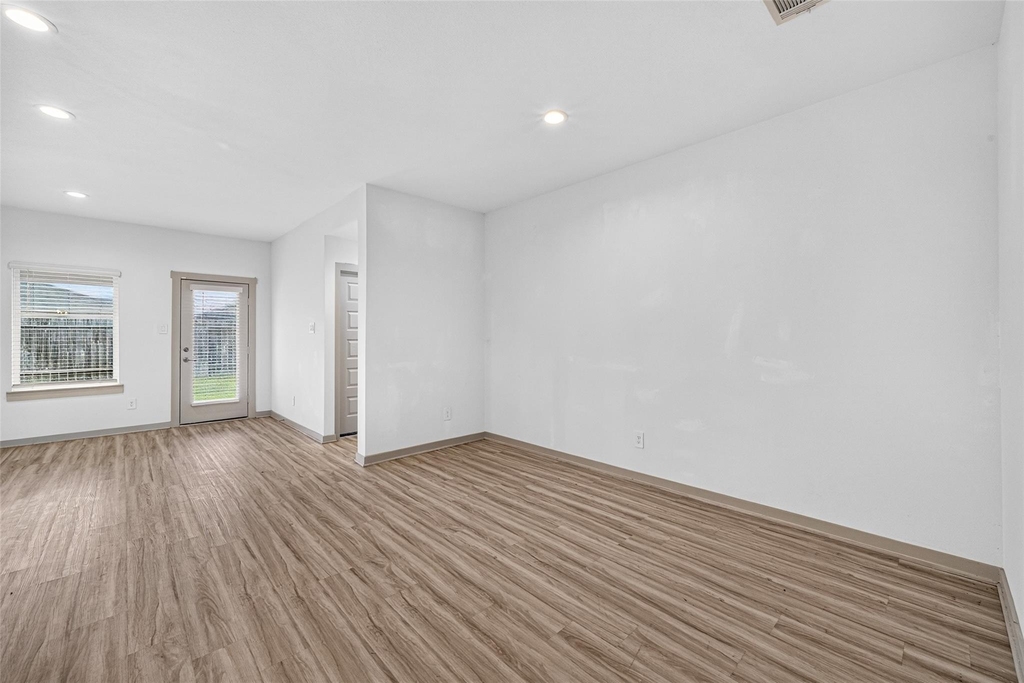 7007 Fleetwood Crescent Way - Photo 2