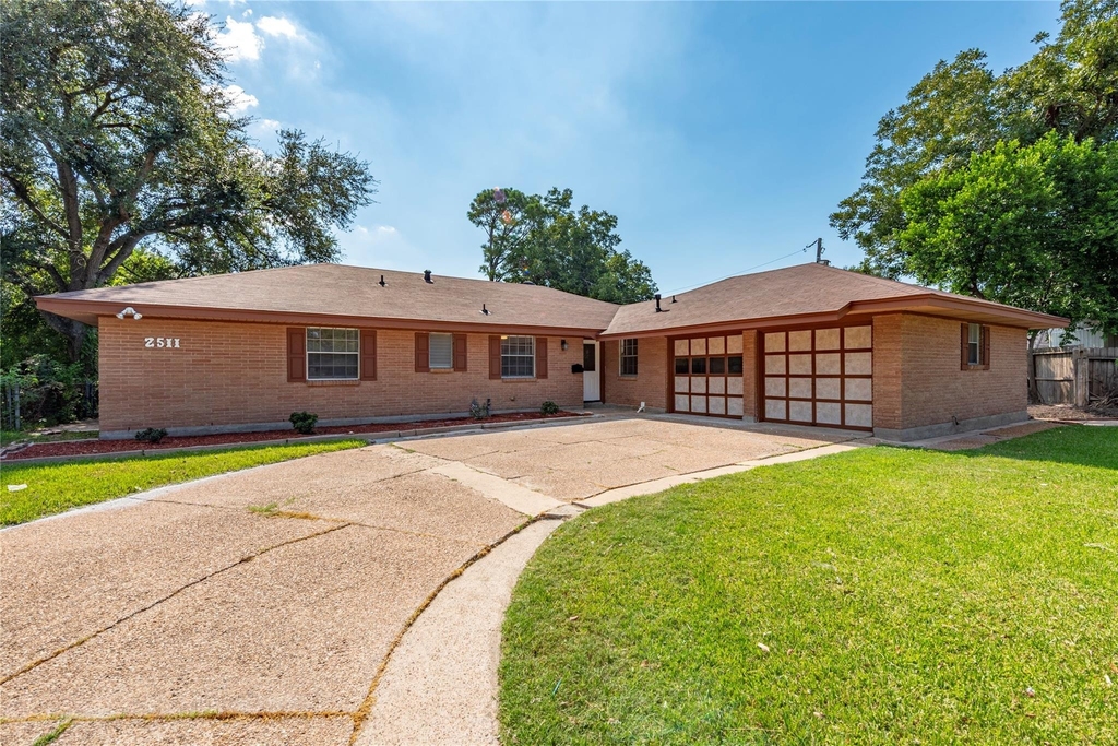 2511 Meadow Lane - Photo 0
