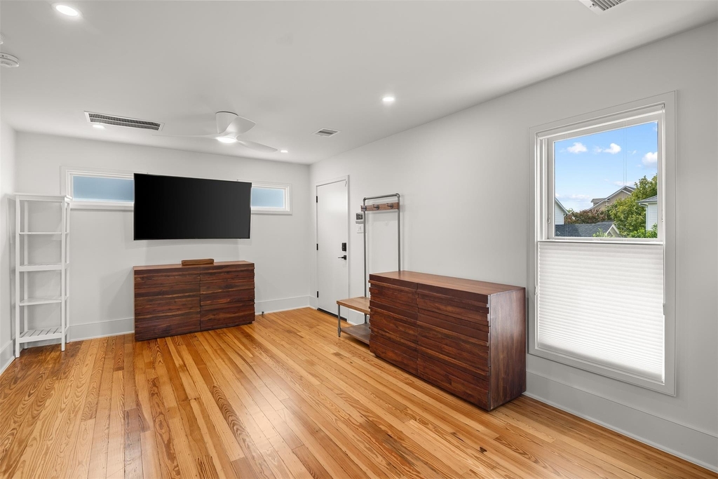 717 Arlington Street - Photo 2