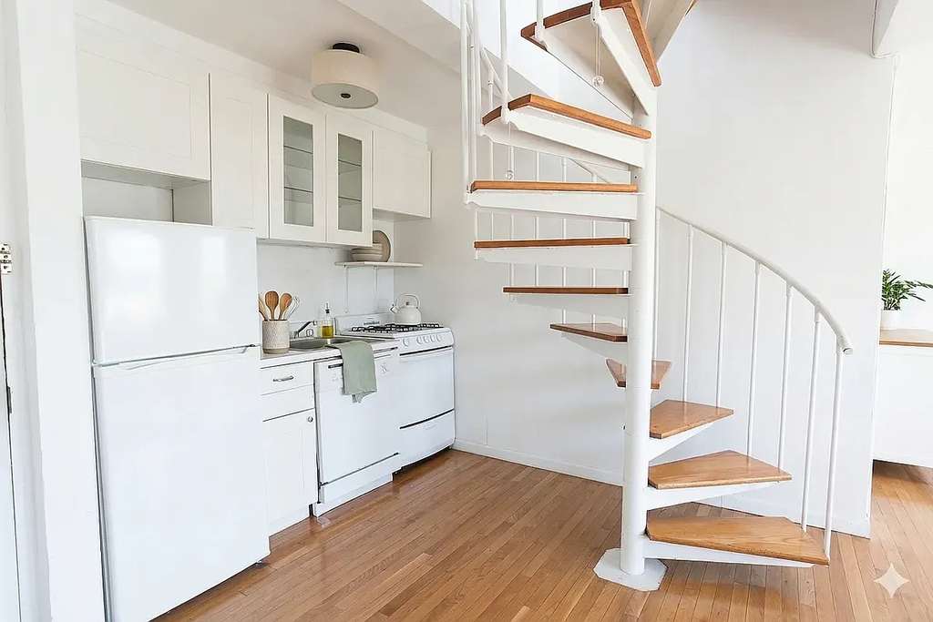 259 Elizabeth Street - Photo 2