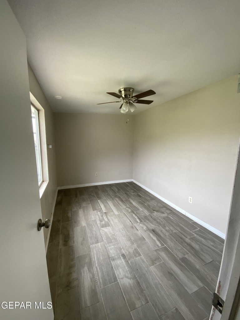 2927 Mobile Avenue - Photo 7