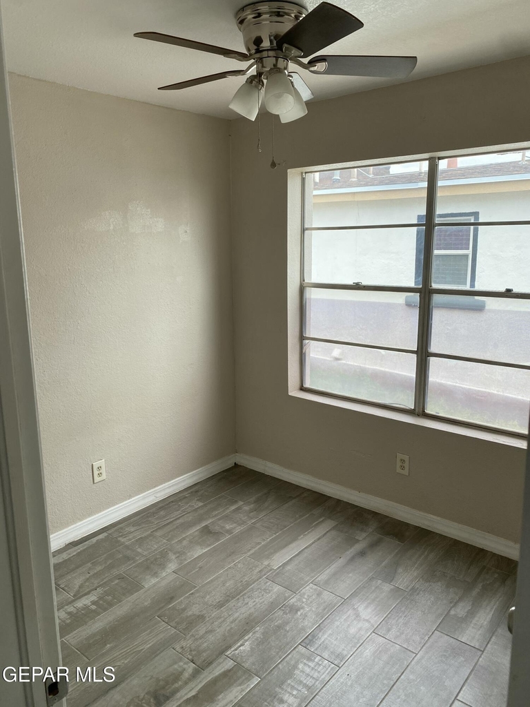 2927 Mobile Avenue - Photo 5