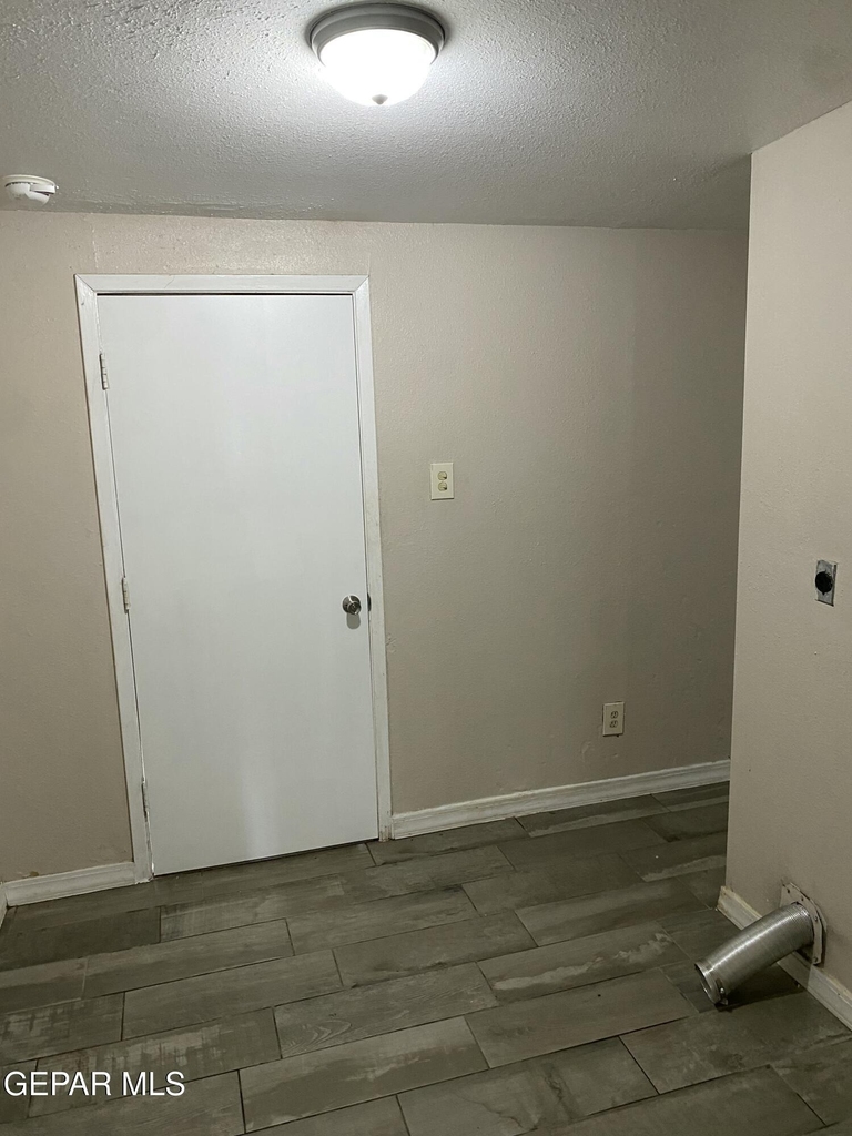 2927 Mobile Avenue - Photo 3