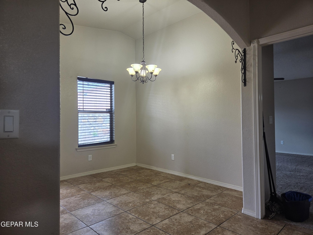 14189 N Point Avenue - Photo 3
