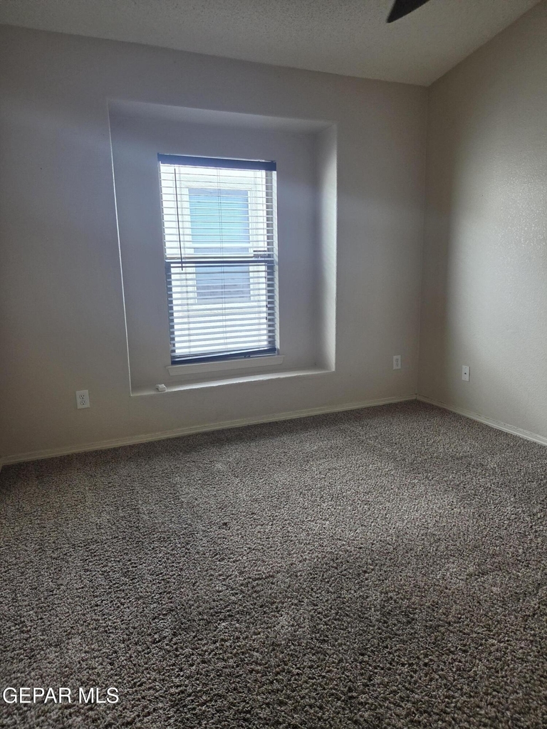 14189 N Point Avenue - Photo 11