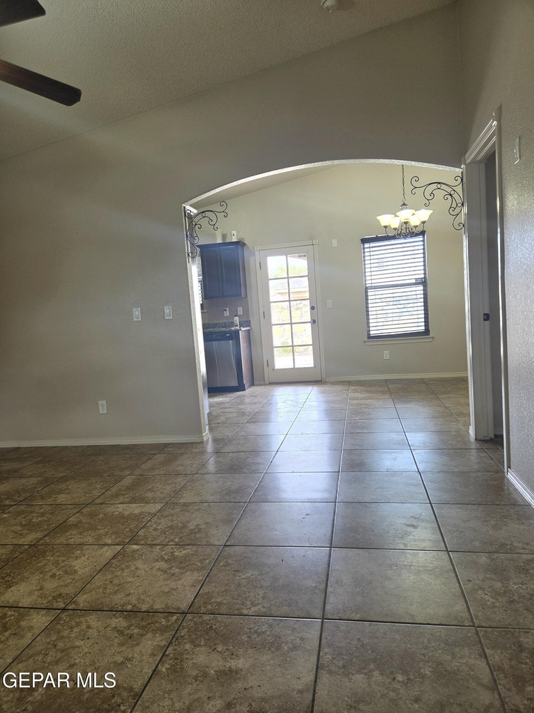 14189 N Point Avenue - Photo 7