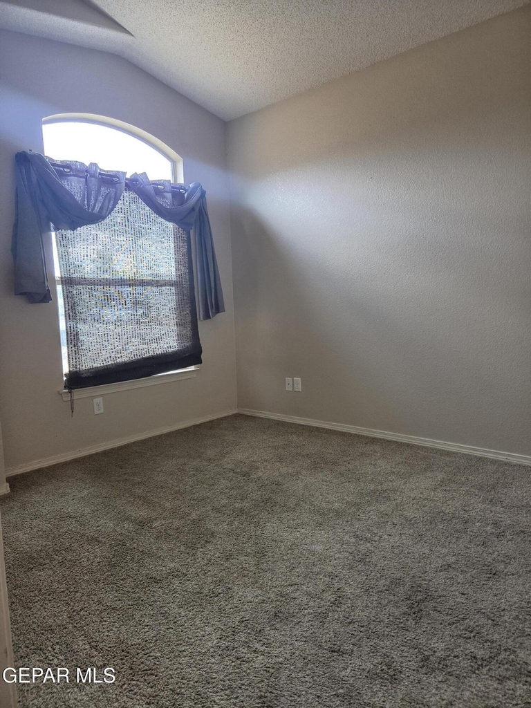 14189 N Point Avenue - Photo 12