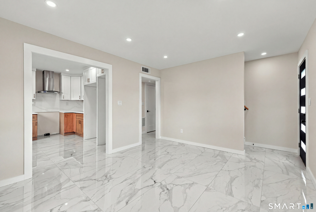 678 Farmington Avenue - Photo 2