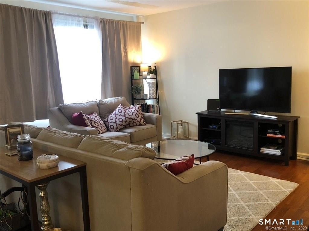 300 Broad Street - Photo 2