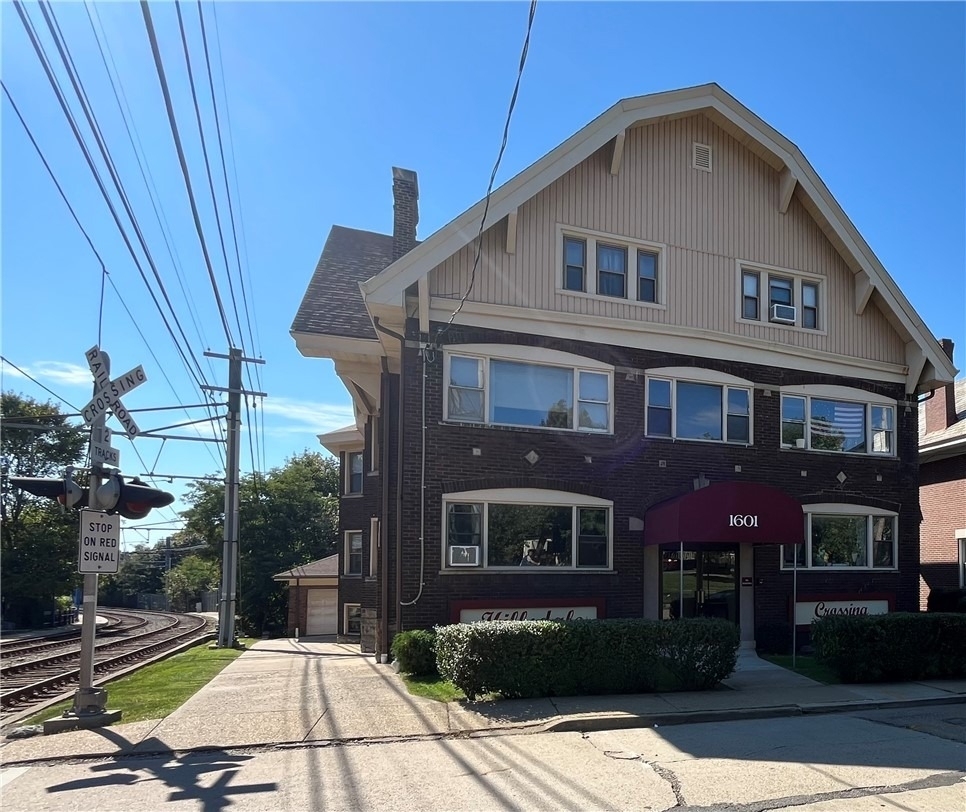 1601 Hillsdale Ave - Photo 1