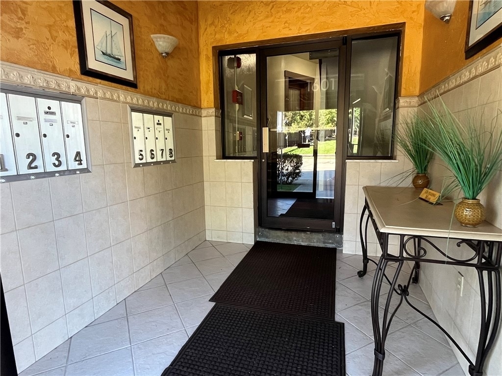 1601 Hillsdale Ave - Photo 2