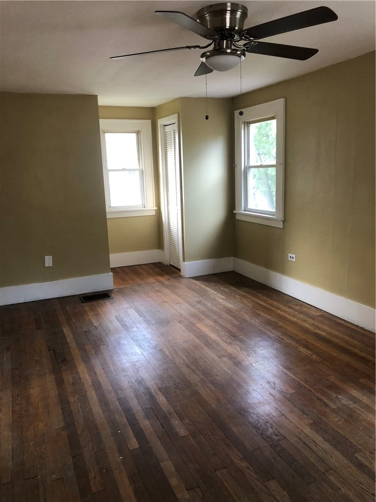 938 Post Avenue - Photo 3