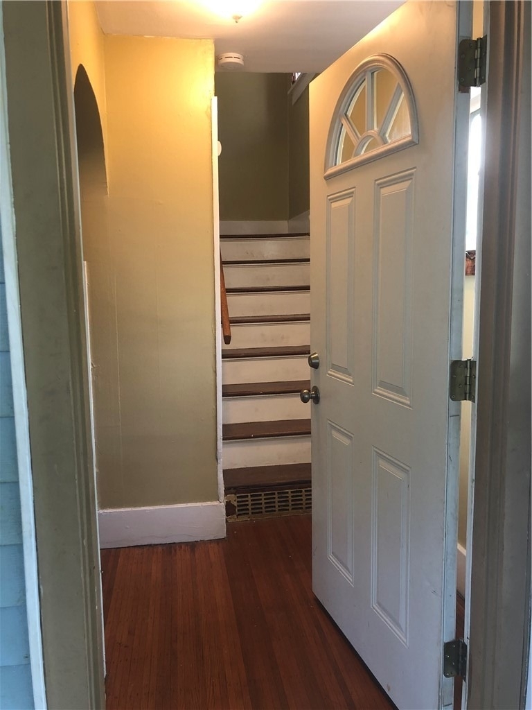 938 Post Avenue - Photo 1