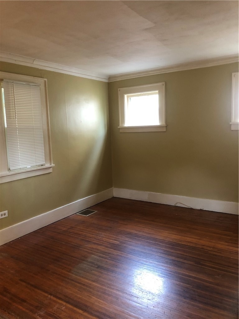 938 Post Avenue - Photo 8