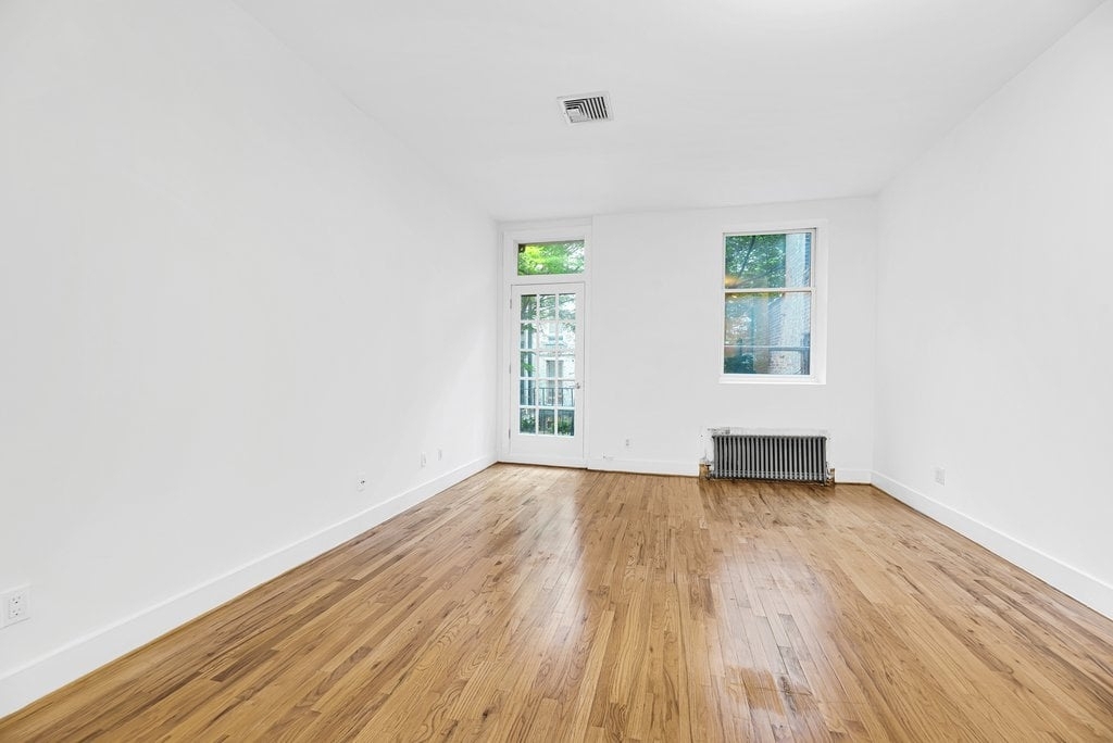 East 27th Street - Photo 4