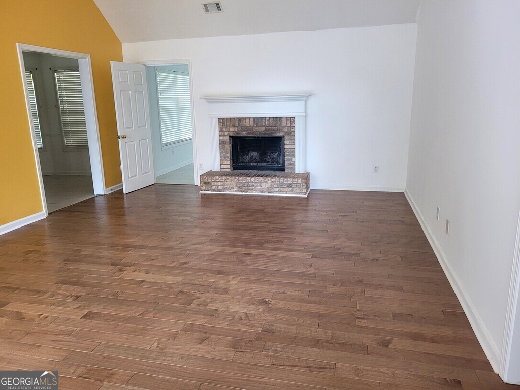 2360 Pettit Drive Ne - Photo 2