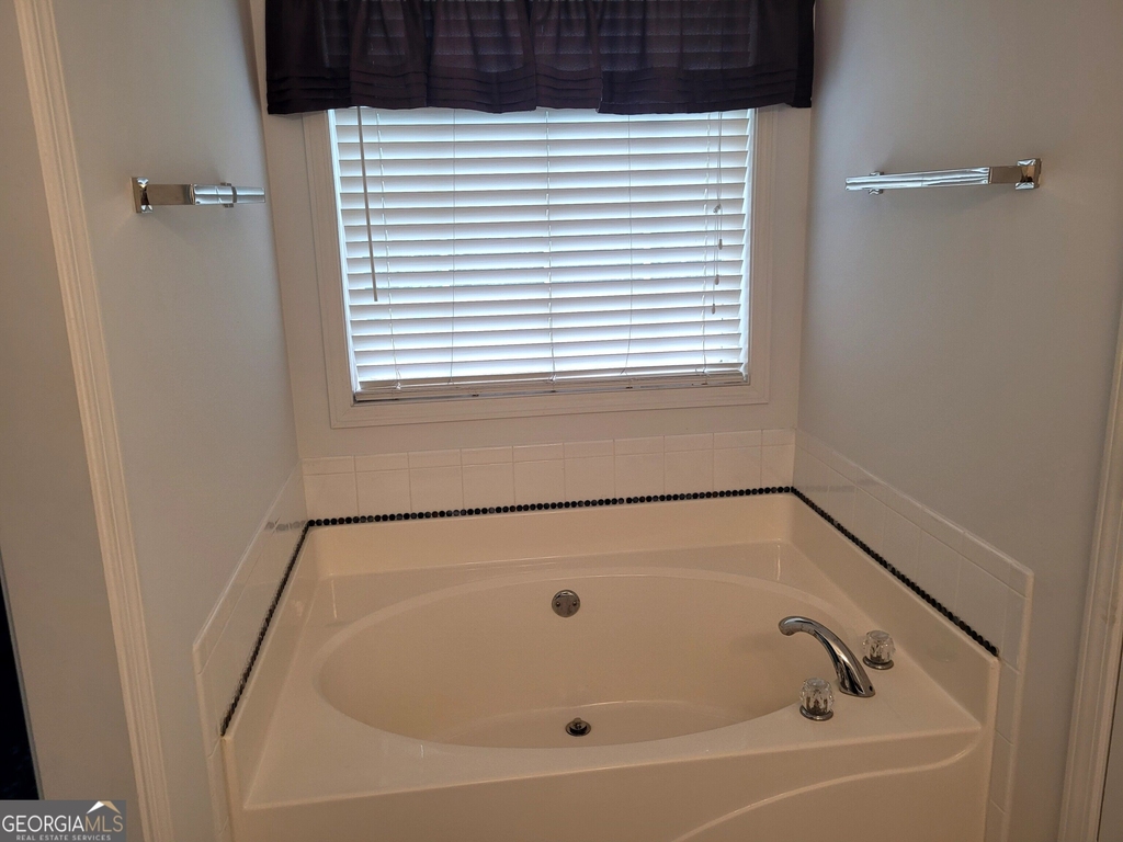 2360 Pettit Drive Ne - Photo 15