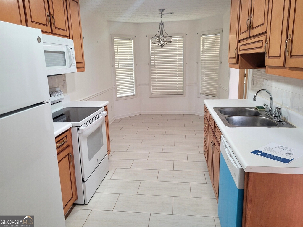 2360 Pettit Drive Ne - Photo 6