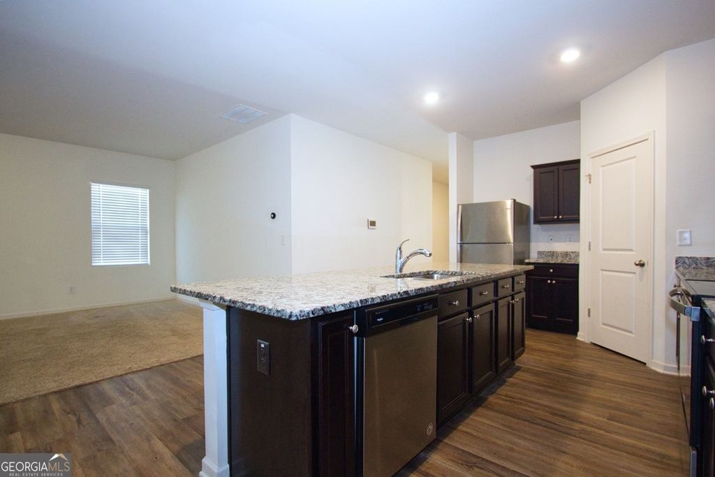 222 Sinclair Way - Photo 6