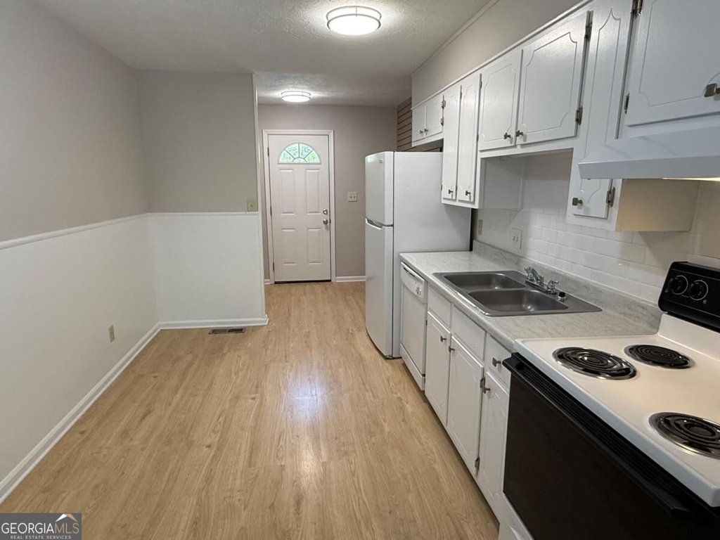 1650 Beechwood Boulevard Nw - Photo 2
