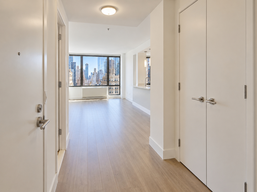 525 West 28th Street - Photo 3
