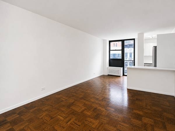 165 East 35th Street - Photo 1