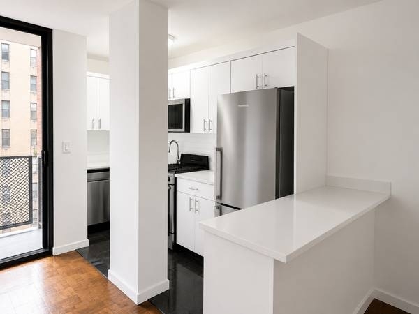 165 East 35th Street - Photo 3