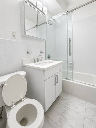 165 East 35th Street - Photo 4