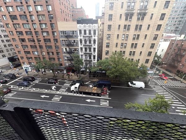 165 East 35th Street - Photo 5