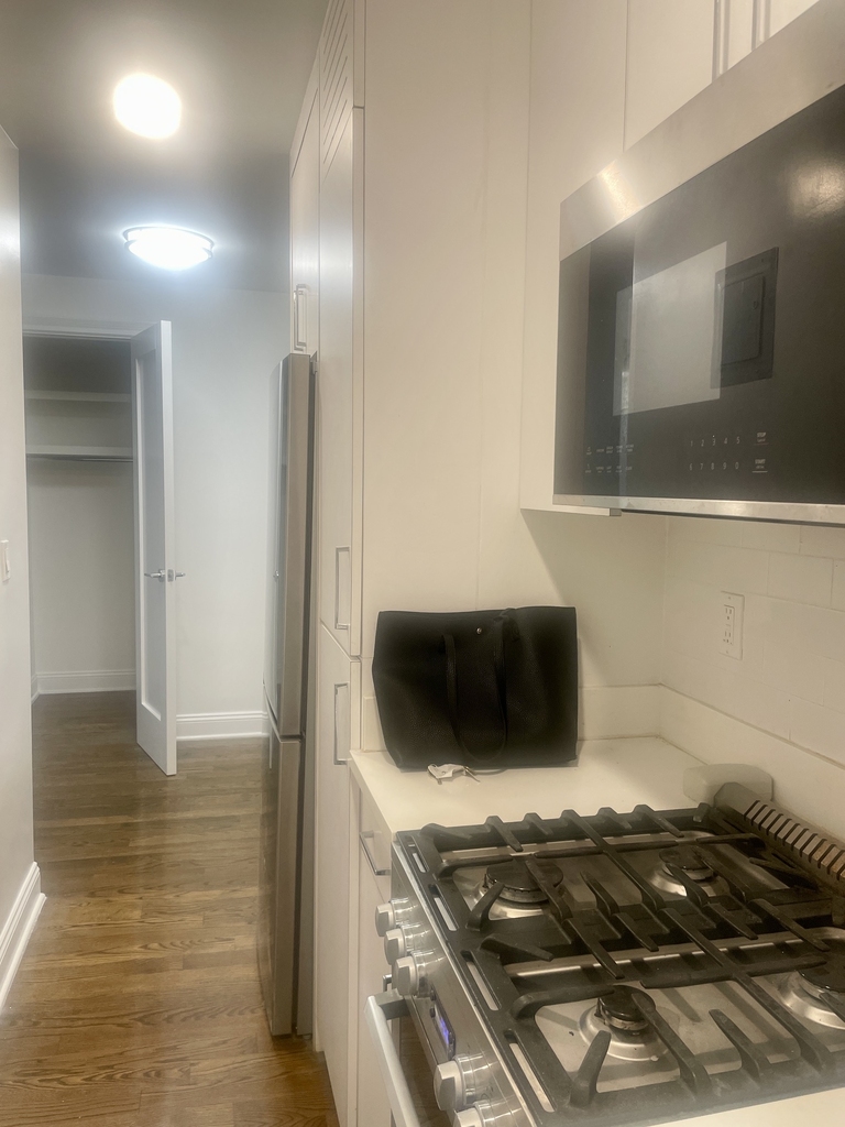 East 56th Street - Photo 10