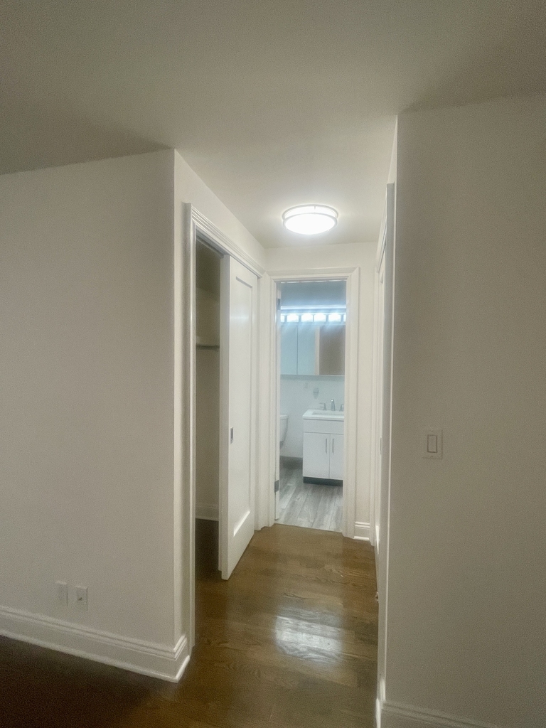 East 56th Street - Photo 5