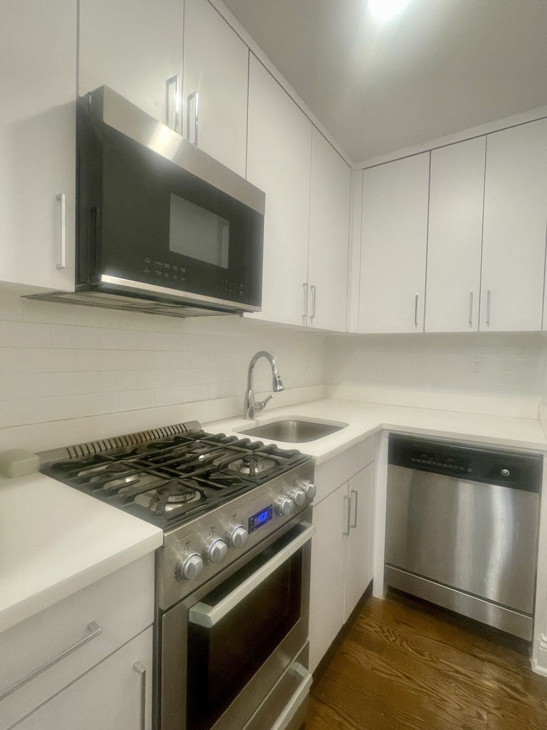 East 56th Street - Photo 9
