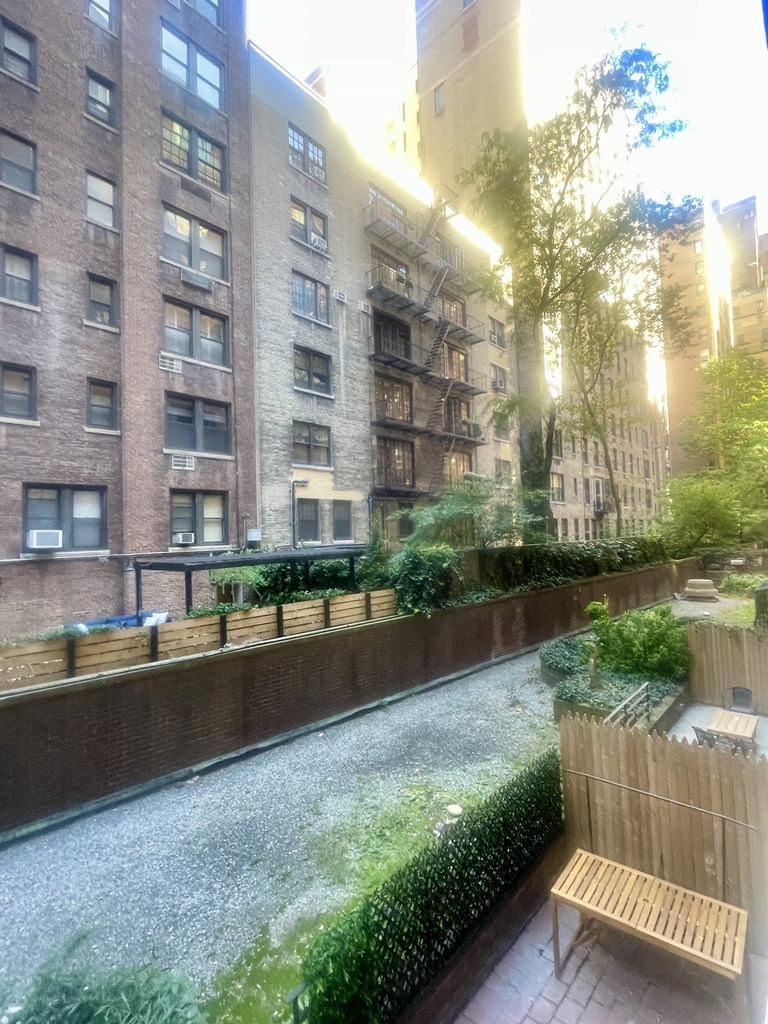 East 56th Street - Photo 4