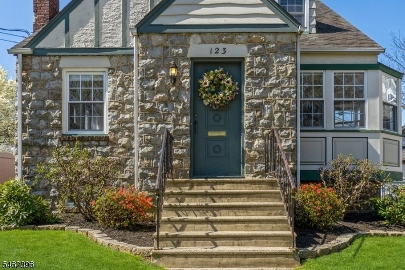 123 New St - Photo 2