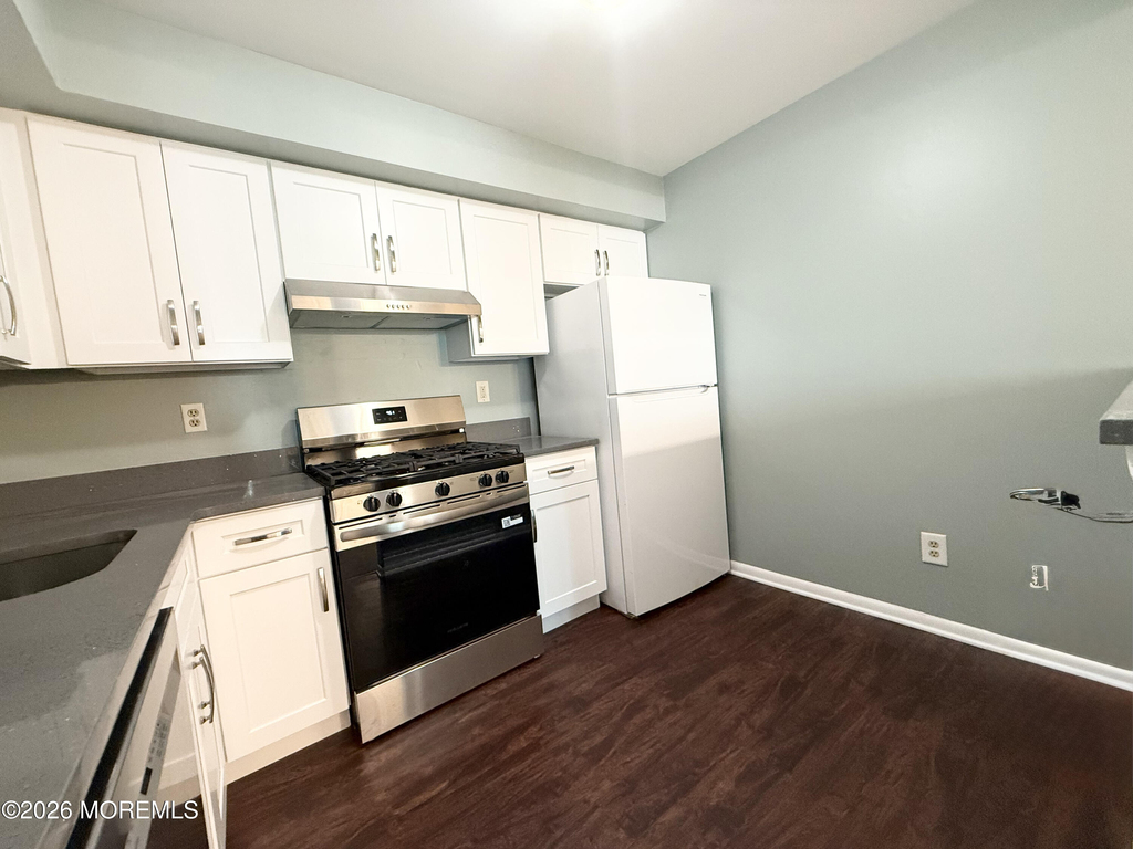 112 Lowell Court - Photo 2