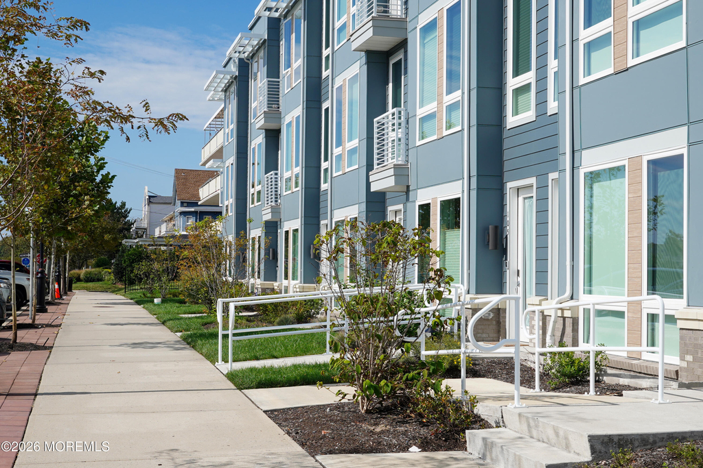 201 Sunset Avenue - Photo 0