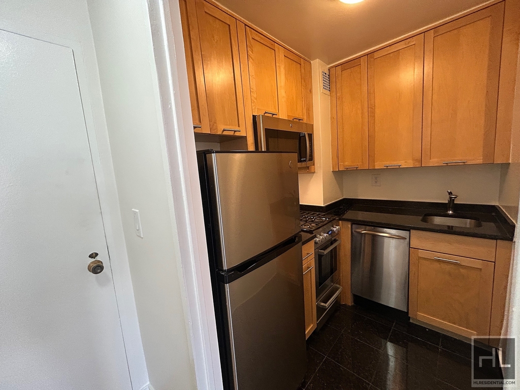 East 36 Street - Photo 2