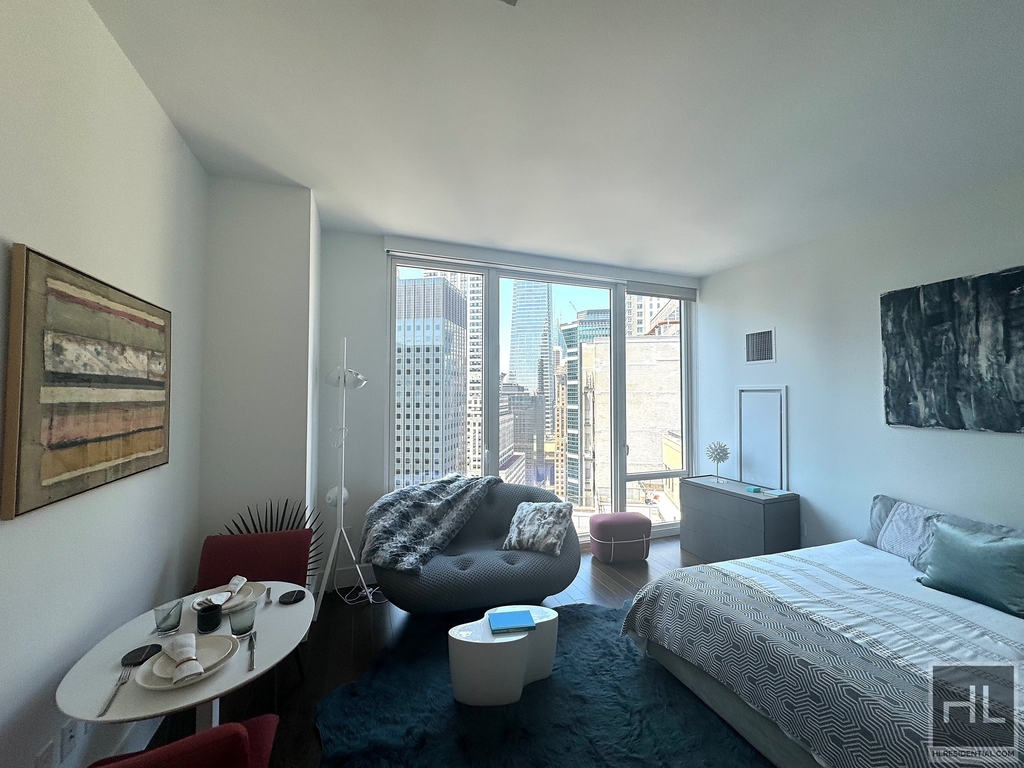 East 44th Street - Photo 1