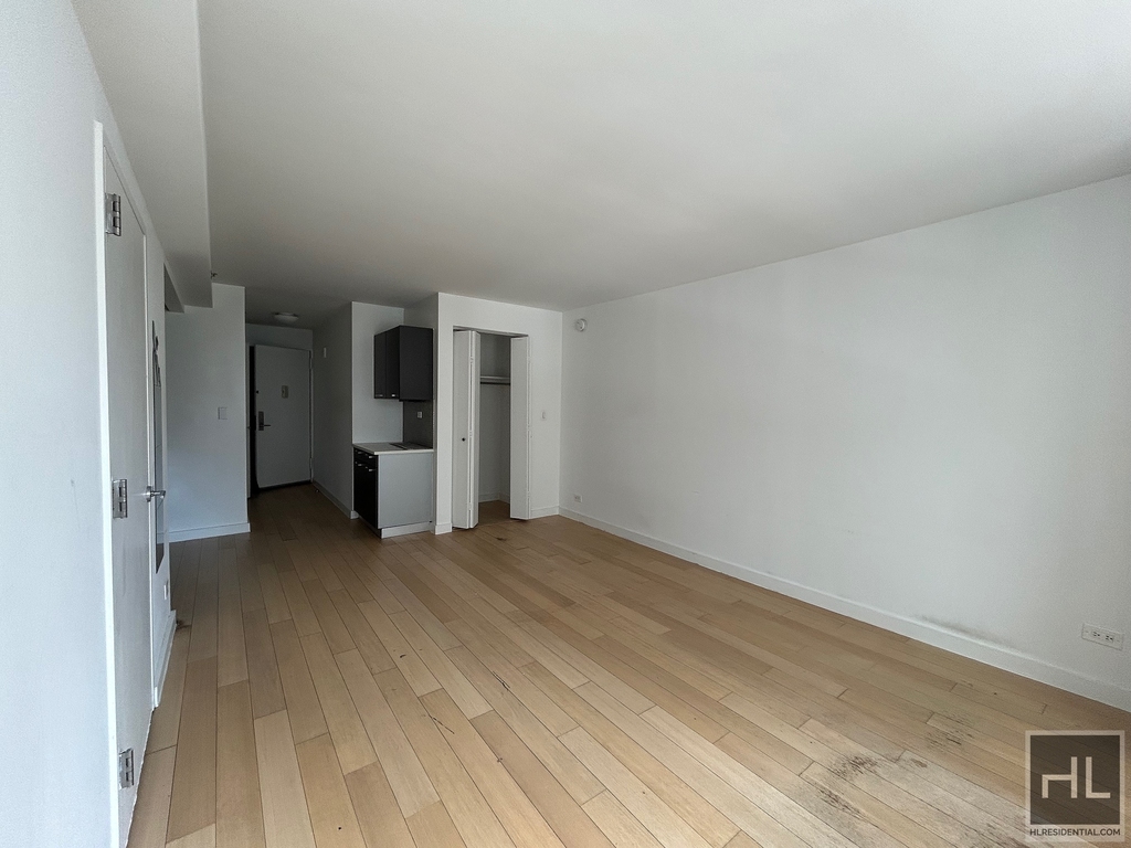East 39th Street - Photo 0
